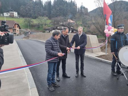 Prerez otvoritvenega traku na Papeževem mostu