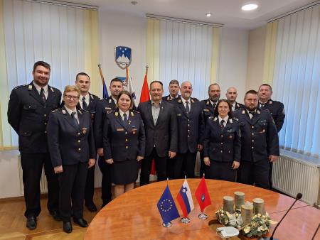 Župan skupaj s predsedniki in poveljniki vseh PGD naše občine in predsednico ter poveljnikom CZ