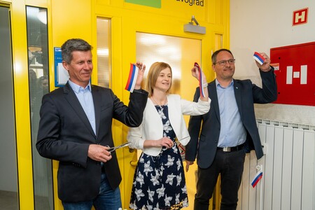 Državni sekretar Matevž Čelik Vidmar, direktorica knjižnice Lidija Štruc, župan Občine Dravograd Anton Preksavec