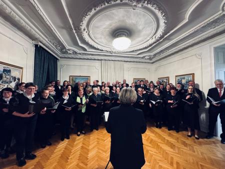 Tekmovalci revije odraslih pevskih zborov