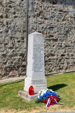 Spomenik padlim vojakom pri cerkvi sv. Vida