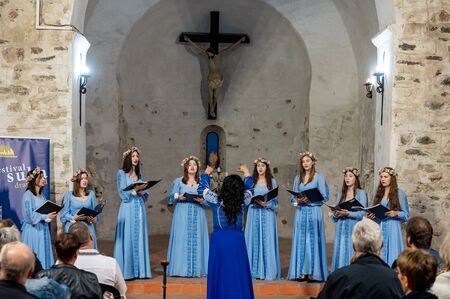 članice Mladinske zbora Cantabile iz Kišinjeva v Moldaviji 